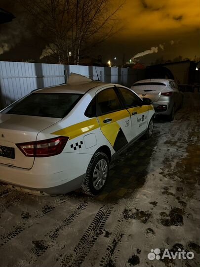 LADA Vesta 1.6 МТ, 2020, битый, 123 000 км