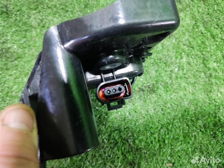 Замок двери задней правой volkswagen Caddy 3 2013