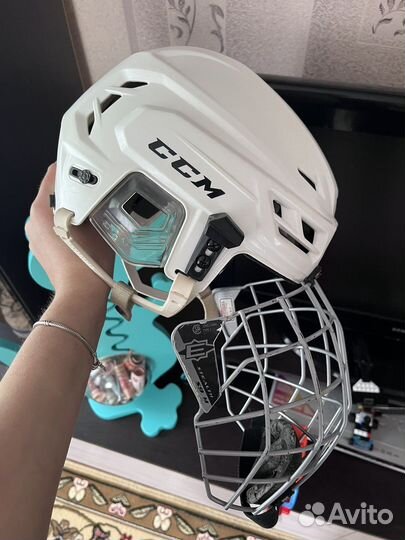 Хоккейный шлем