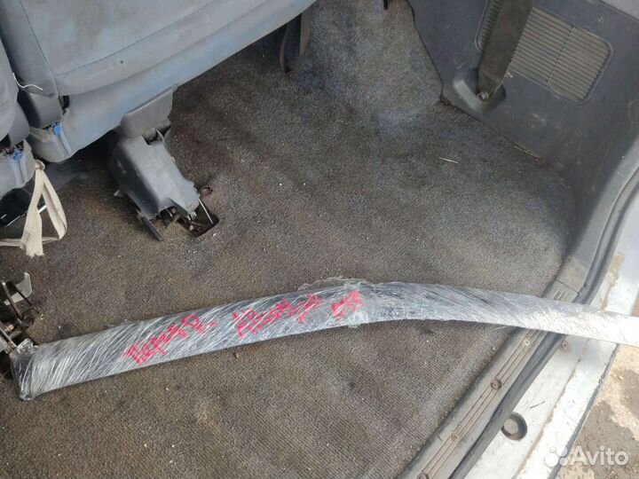 Allion 240 Ветровик правый