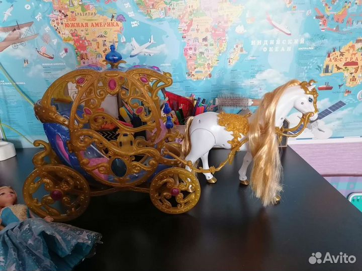 Карета с лошадью