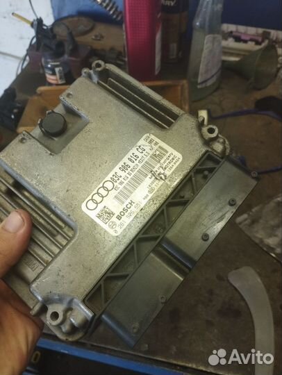 Блок управления двигателем эбу Audi A1 2012