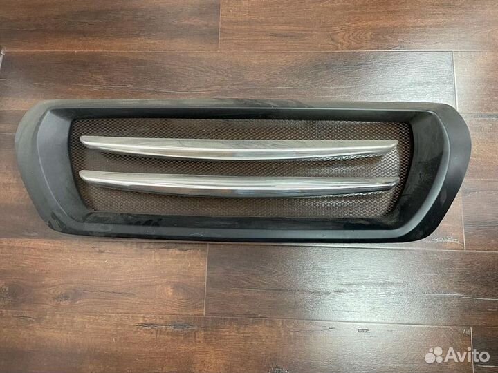 Решетка радиатора Toyota Land Cruiser 200