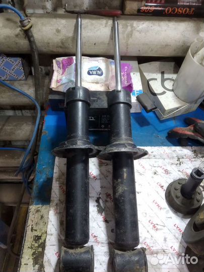 Амортизаторы на тайота Камри хундай мерседес Glk