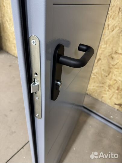 Дверь входная железная новая