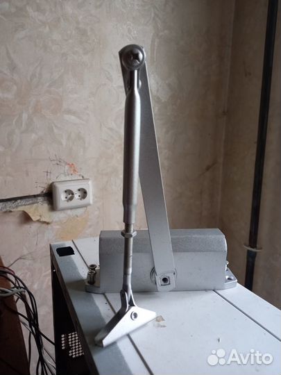 Доводчик двери