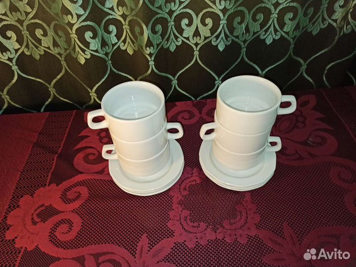 Чайные чашки с блюдцами