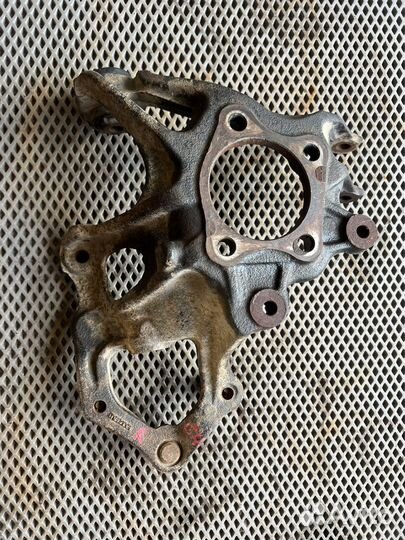 Кулак поворотный задний правый Mazda 6 GH