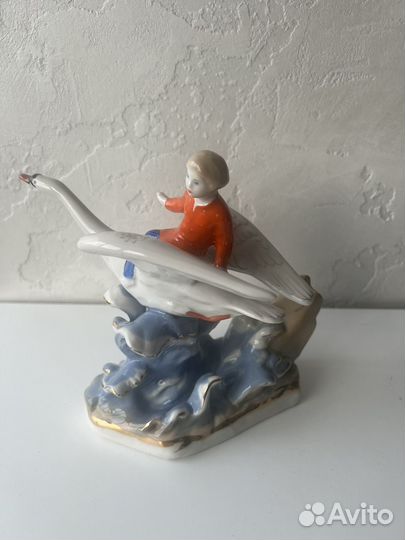 Статуэтка Иванушка на лебеди