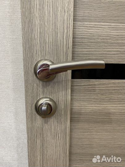 Новая межкомнатная дверь 90х2000 (дуб дымчатый)