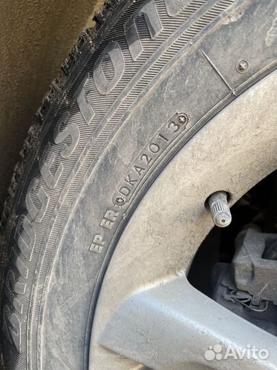 Bridgestone Blizzak VRX 215/60 R17 96S