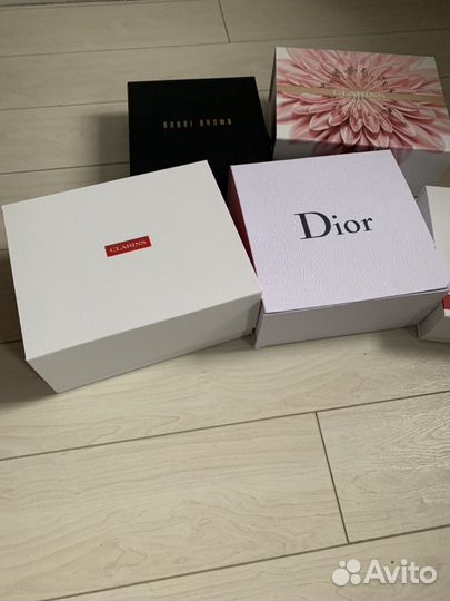 Коробки упаковочные подарочные