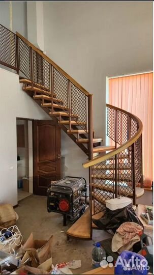 Лестница деревянно-металлическая, поворотная