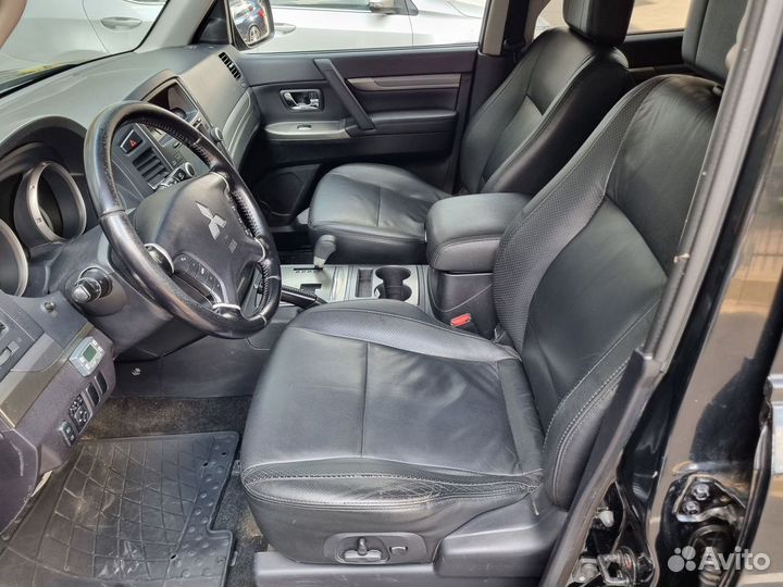 Mitsubishi Pajero, 2011