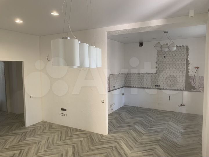 3-к. квартира, 80,1 м², 1/3 эт.