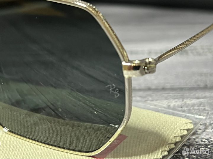 Солнцезащитные очки Ray-Ban RB-3556