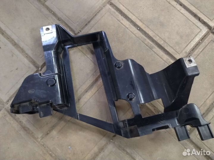 Кронштейн фары правой X5 E53