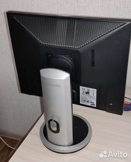 Монитор Samsung SyncMaster 940n 19