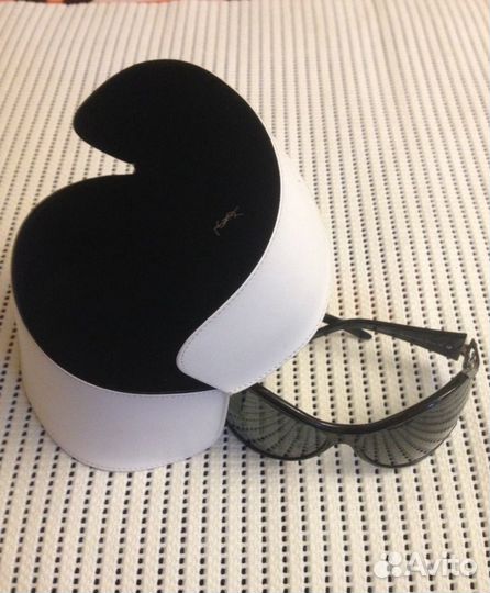 Очки солнцезащитные Yves Saint Laurent женские