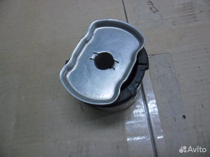 Audi Q5 Сайлент блок подрамника (8R) 2008-2017 год