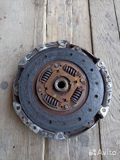 Корзина сцепления и диск на Nissan Almera Classic