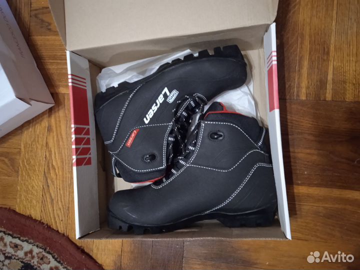 Лыжные ботинки