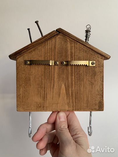 Деревянный домик ключница