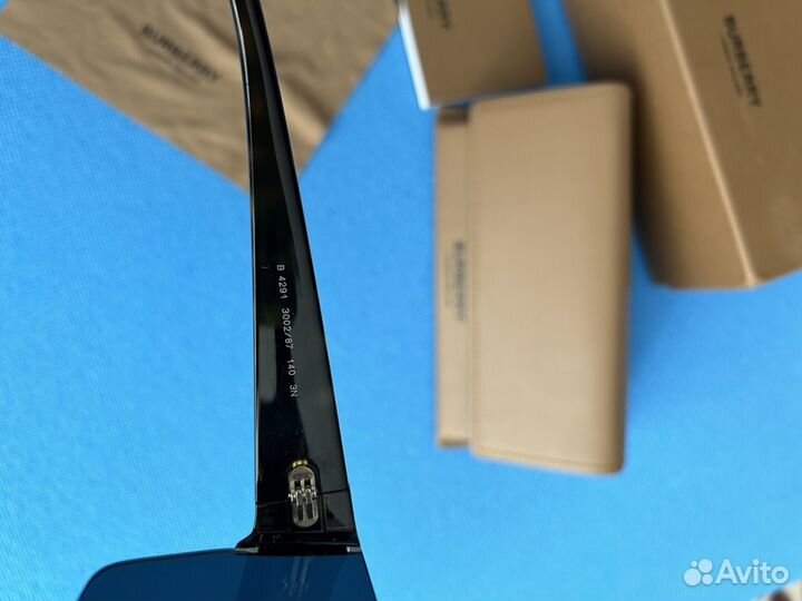 Солнцезащитные очки burberry