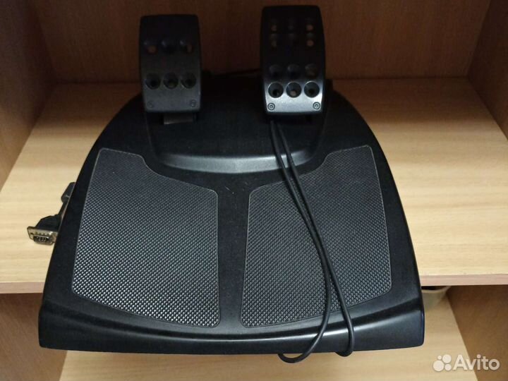 Игровой руль logitech momo racing