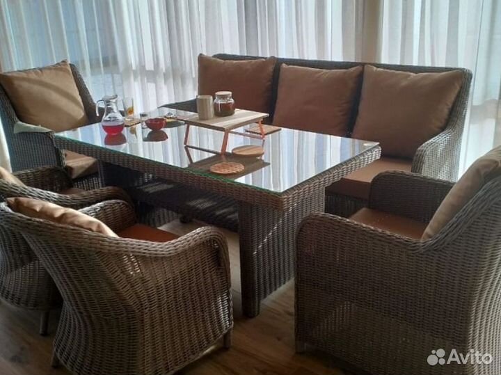 Стулья из искусственного ротанга