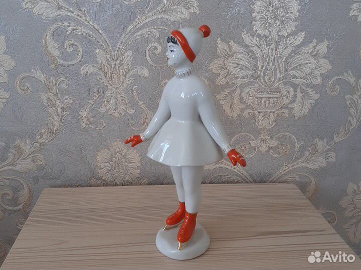 Статуэтка СССР юная фигуристка