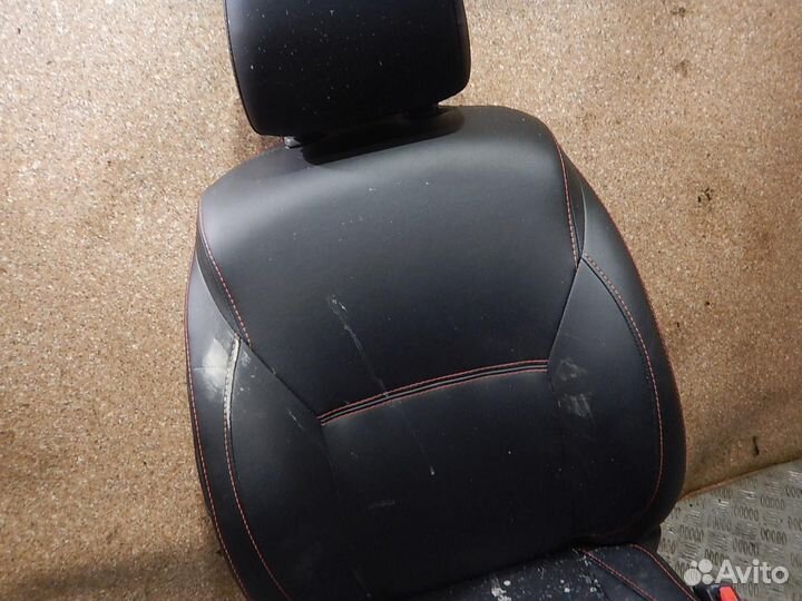 Сиденье переднее правое Toyota Auris