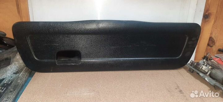 Обшивка двери багажника гольф3
