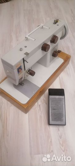 Швейная машина Чайка 143А