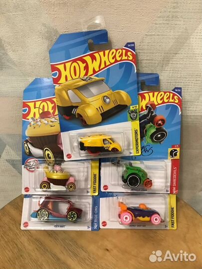 5 машинок hot wheels