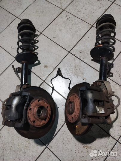 Renault Duster,Terrano стойка амортизатора перед