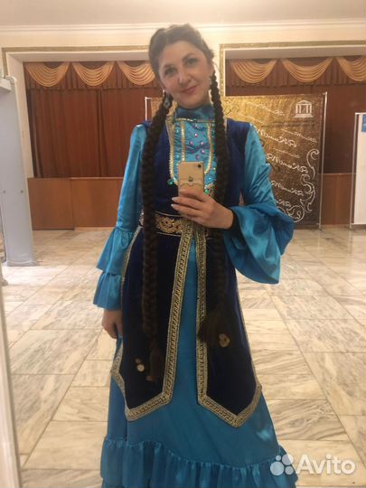 Поющая ведущая