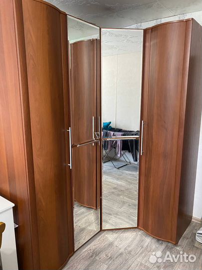 Угловой шкаф с зеркалом бу