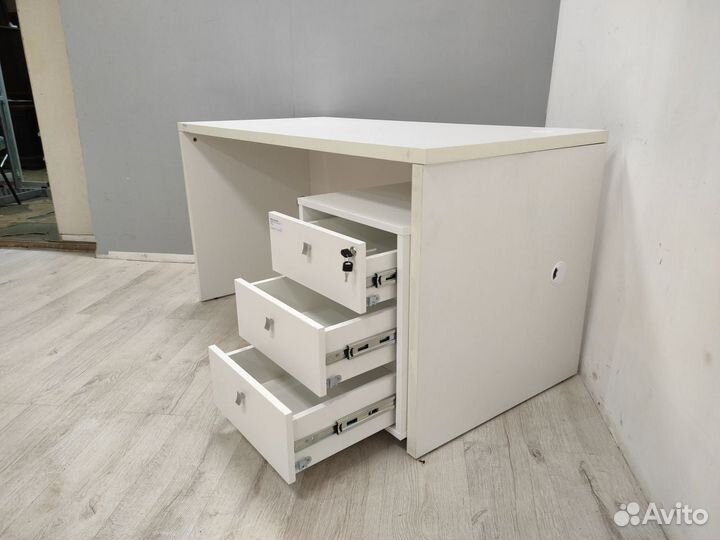 Стол письменный с подкатной тумбой. Новый