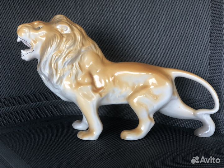 Фарфоровые статуэтки 