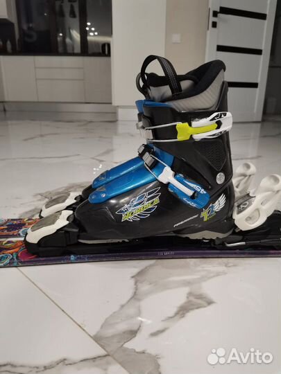 Горнолыжные ботинки и лыжи в комплекте