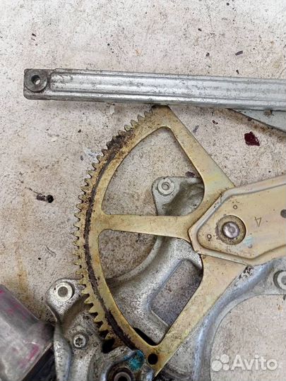 Стеклоподъемник электрический передний левый