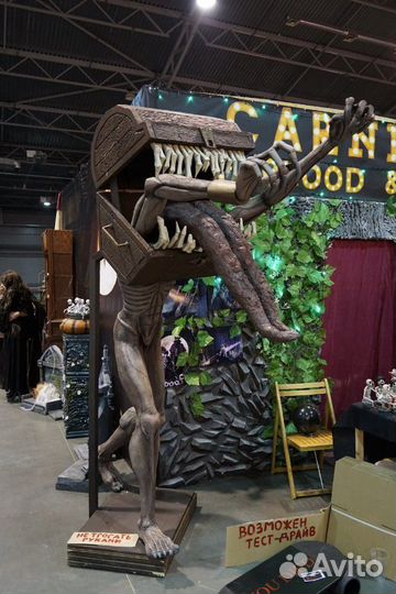 Бутафор, декоратор, косплей-мастер