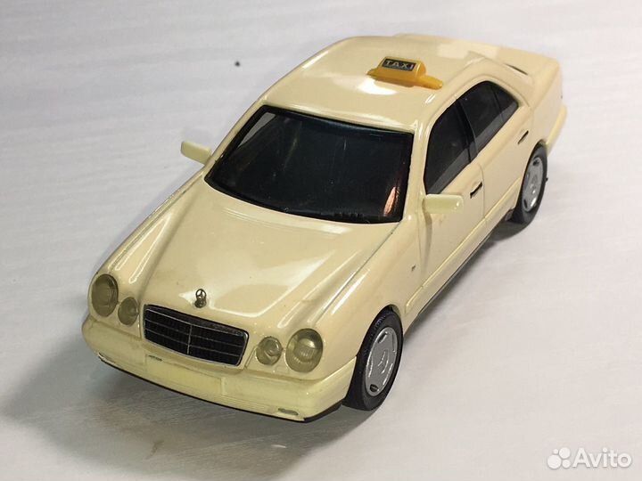 1:43 Herpa Mercedes-Benz E-klasse w 210 taxi