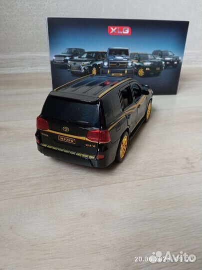Машинка Toyota land cruiser 200