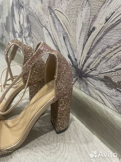 Босоножки женские