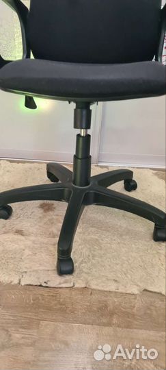 Офисное кресло