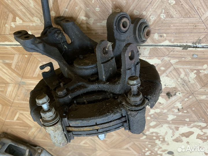 Кулак задний левый Kia Sportage 3