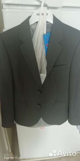 Школьный костюм для мальчика 134 новый