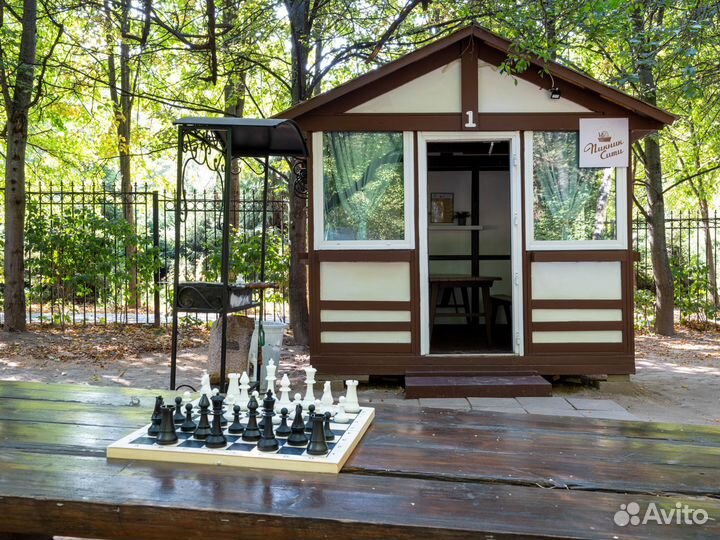 Уютная теплая беседка для пикника